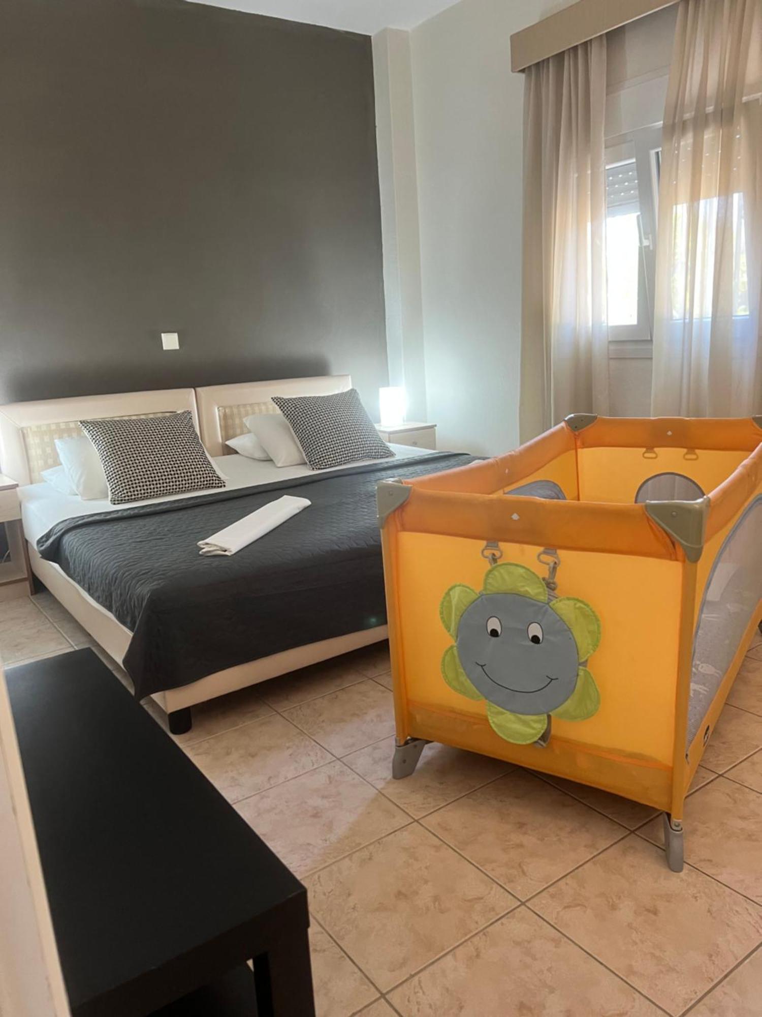 Deres Apartments Ханиоти Екстериор снимка