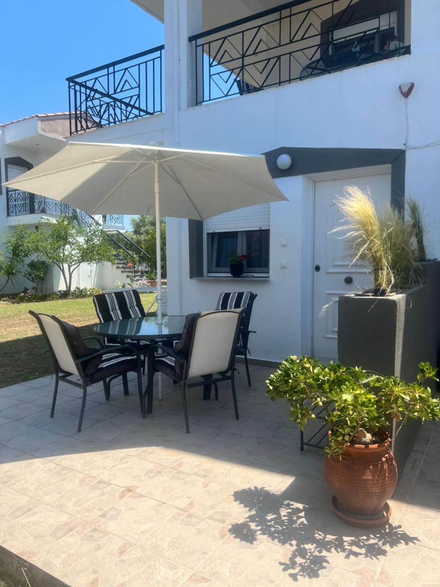 Deres Apartments Ханиоти Екстериор снимка