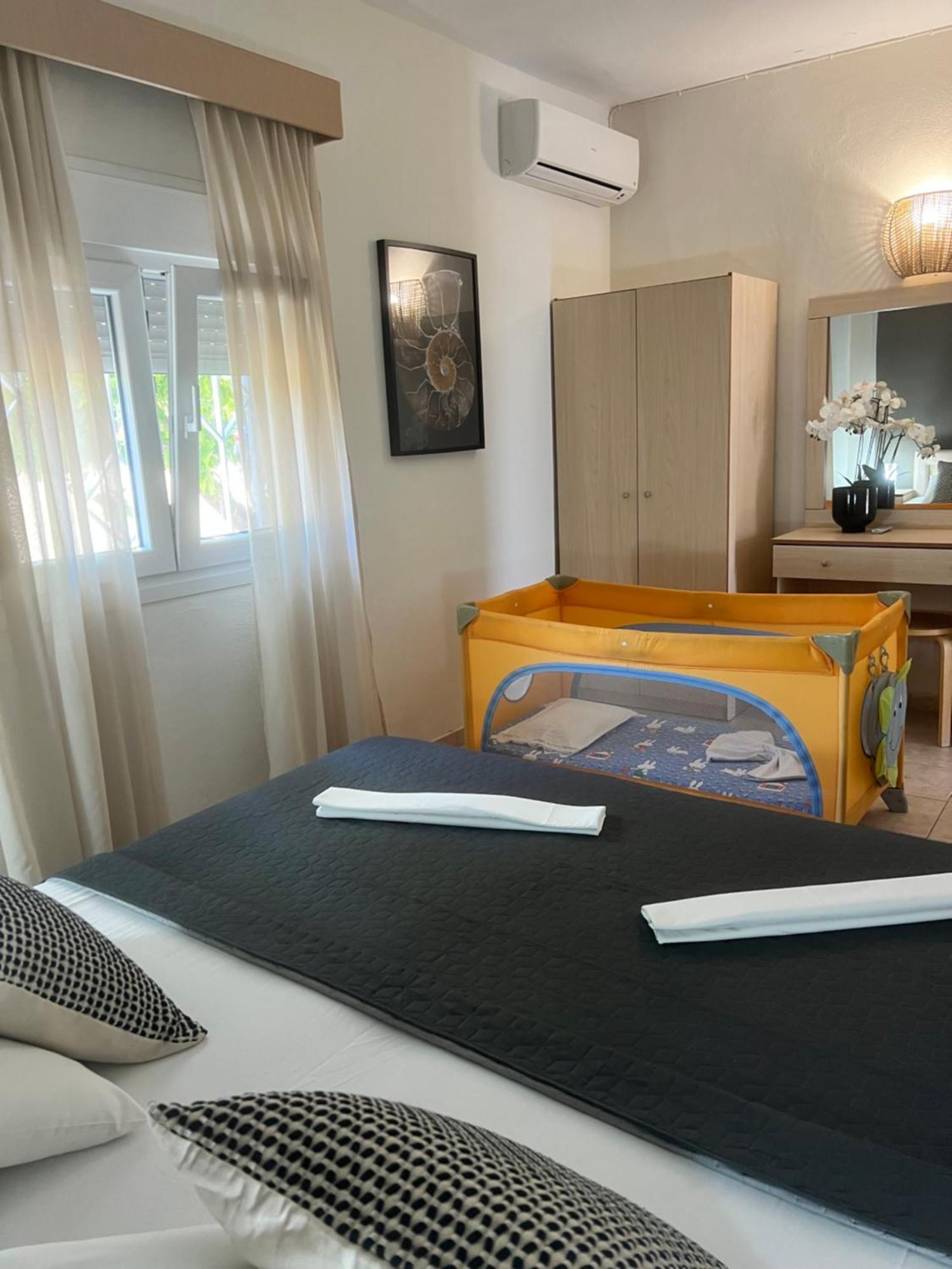 Deres Apartments Ханиоти Екстериор снимка