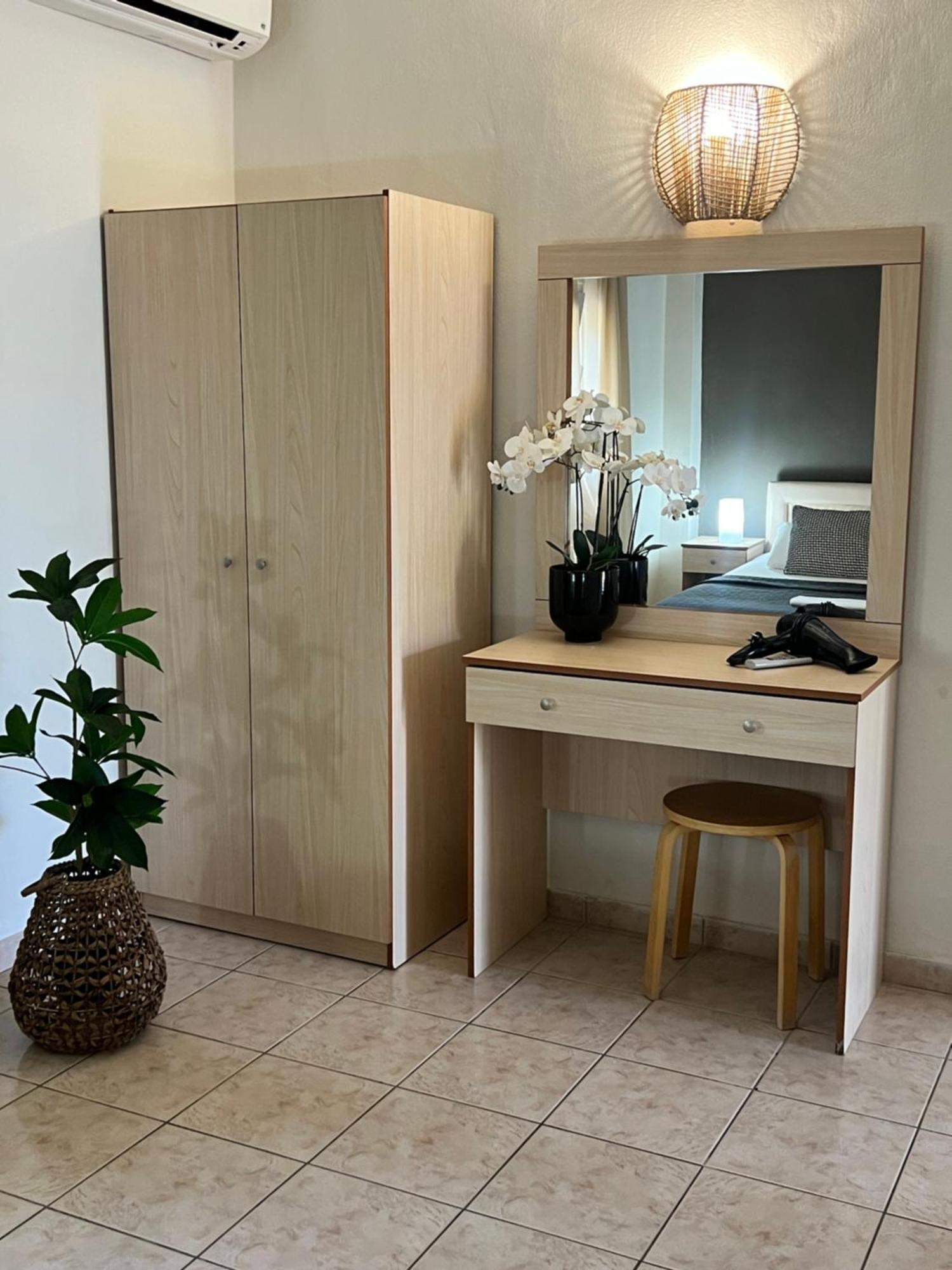 Deres Apartments Ханиоти Екстериор снимка