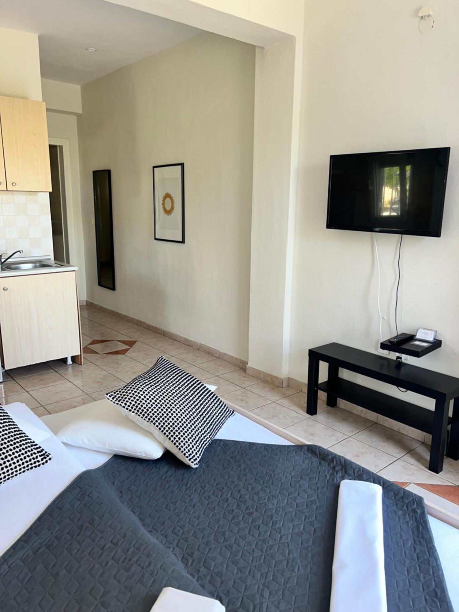 Deres Apartments Ханиоти Екстериор снимка