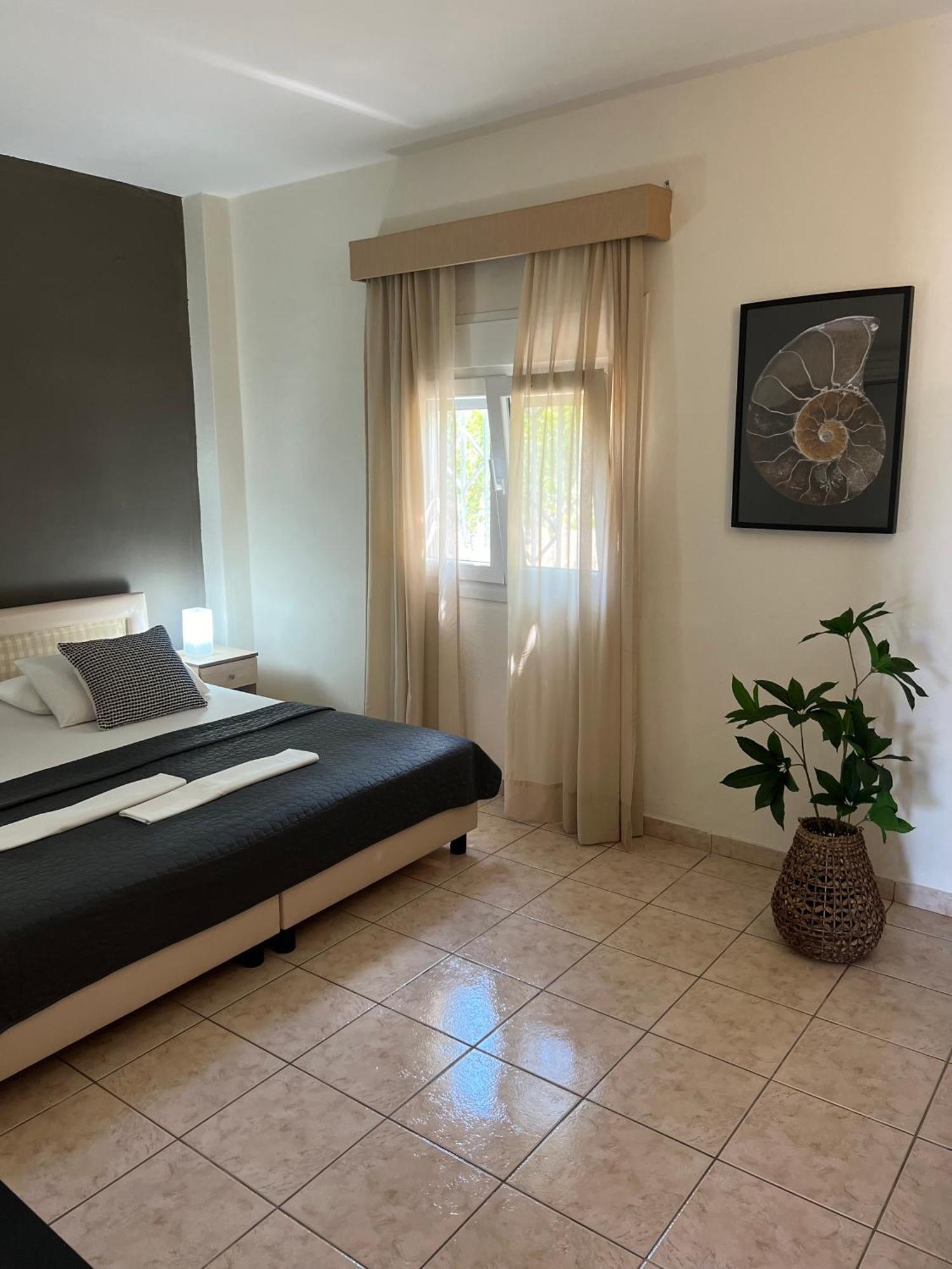 Deres Apartments Ханиоти Екстериор снимка