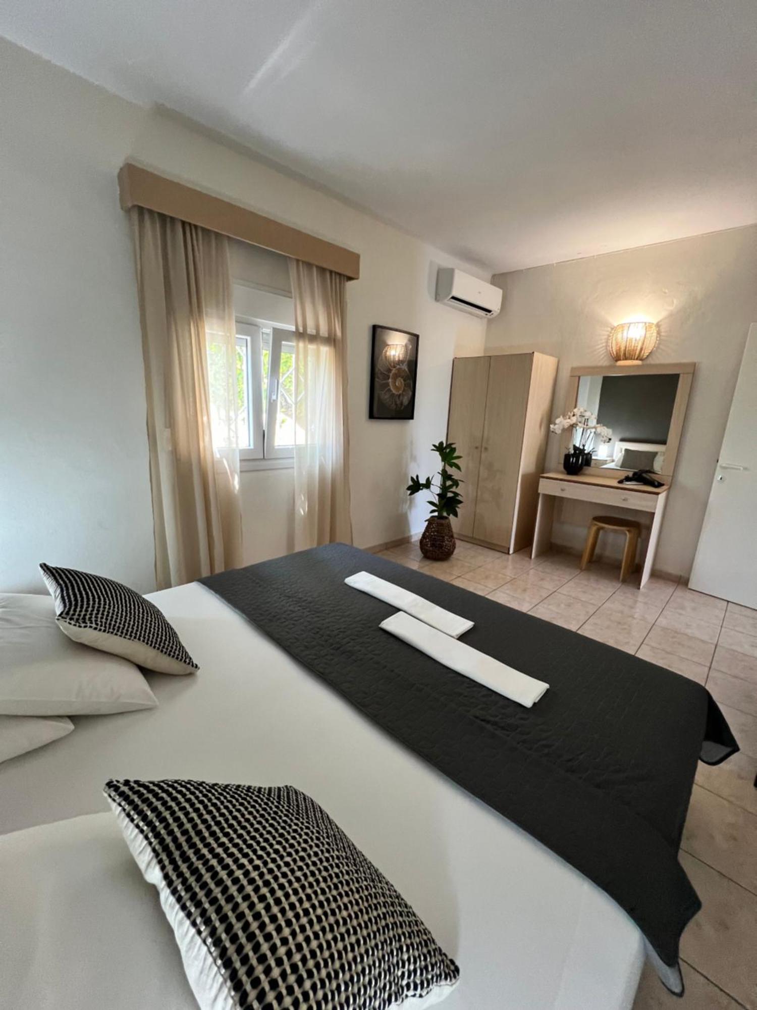 Deres Apartments Ханиоти Екстериор снимка