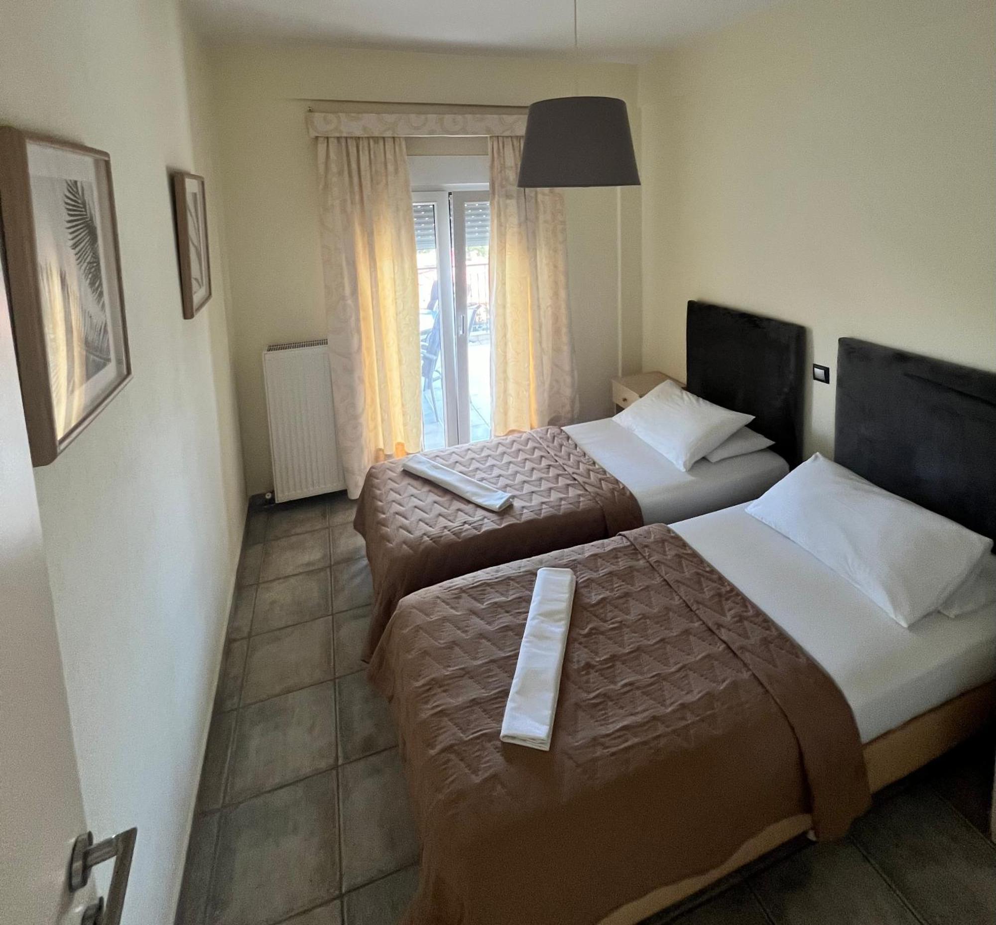 Deres Apartments Ханиоти Екстериор снимка